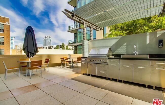 1 bed, 1 bath, 800 sqft, $2,550, Unit 819