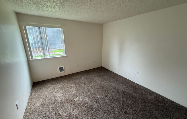 2 beds, 1 bath, 825 sqft, $1,295, Unit 421
