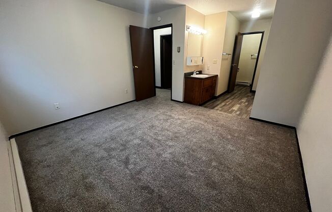 2 beds, 1.5 baths, 950 sqft, $775, Unit 101