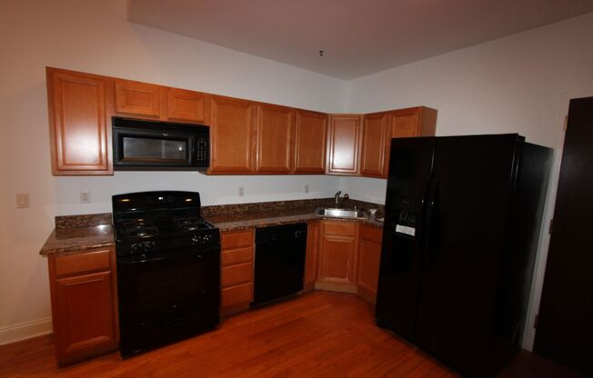 2 beds, 2 baths, 995 sqft, $1,800, Unit 201