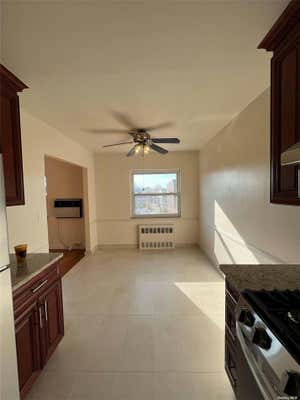 2 beds, 1 bath, $2,800, Unit 3