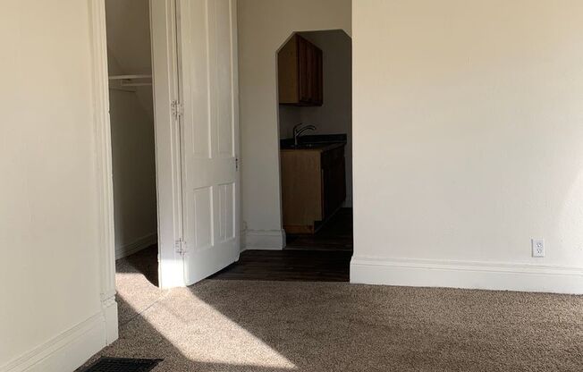 1 bed, 1 bath, $725, Unit Apt 1