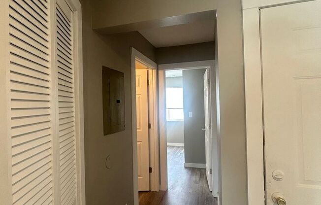 1 bed, 1 bath, 700 sqft, $799, Unit 925 - 06