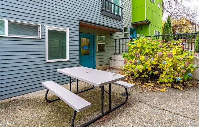 Videré - Courtyard Studios on Cap Hill!