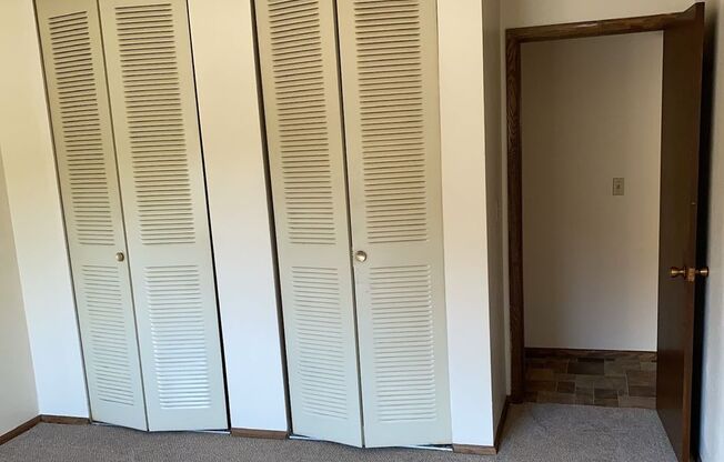 1 bed, 1 bath, 700 sqft, $899, Unit Custer-103