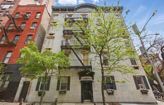 304 W 10 ST