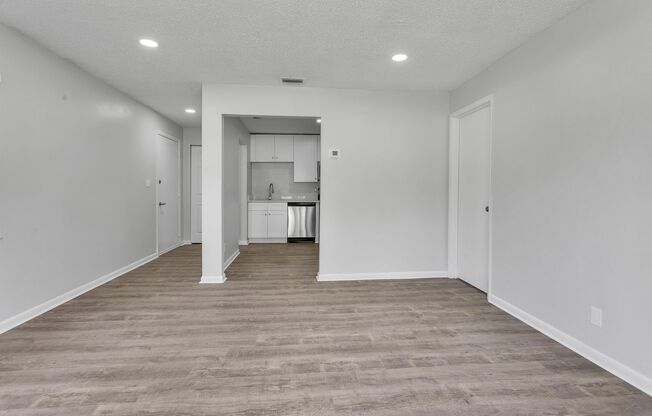 1 bed, 1 bath, 650 sqft, $1,299, Unit 2370-4