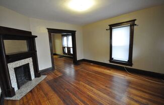 3 beds, 1 bath, $1,795, Unit 29