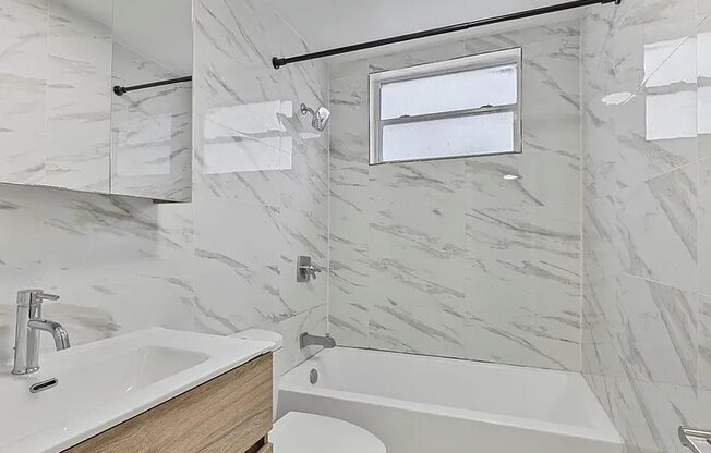 1315 NE Miami Ct