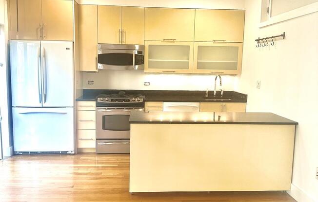 221 W 148 ST