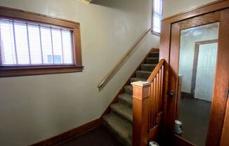 1213 Hall SE