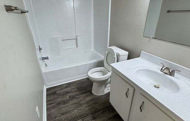 1 bed, 1 bath, 730 sqft, $1,075, Unit 61W