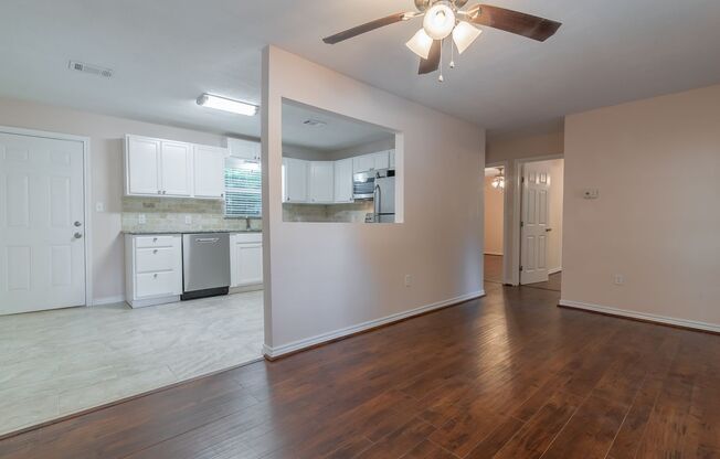 2 beds, 1 bath, $1,294