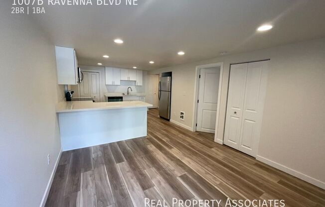 1007 B RAVENNA BLVD NE