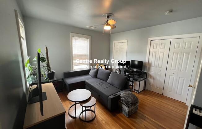 13 Sharon St