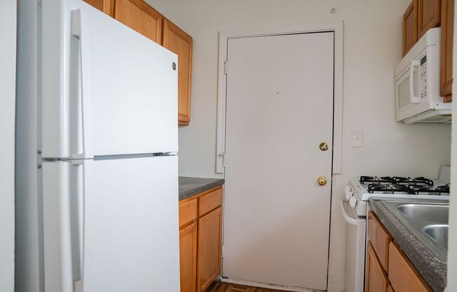 2 beds, 1 bath, 800 sqft, $1,695, Unit 3158-3