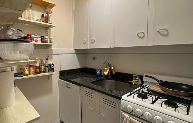 1 bed, 1 bath, 550 sqft, $2,615, Unit 28