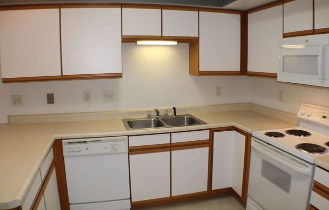 2 beds, 1 bath, $1,195, Unit # 08