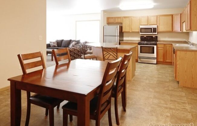 3 beds, 2 baths, 1,356 sqft, $1,395, Unit 2213-112