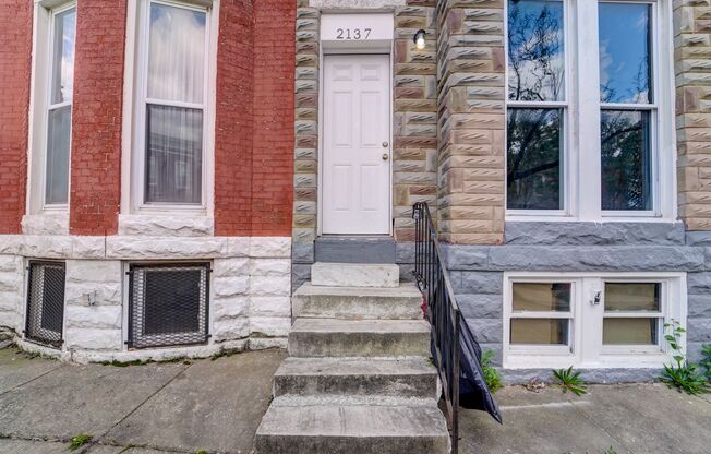 Beautifully Updated Townhome in Prime Location – Move-In Ready!