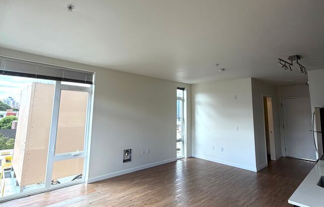 Studio, 1 bath, 407 sqft, $1,525, Unit 609