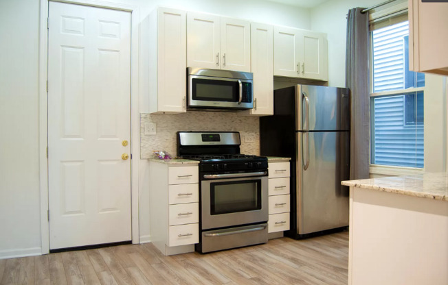 Lincoln Park Apartments!
