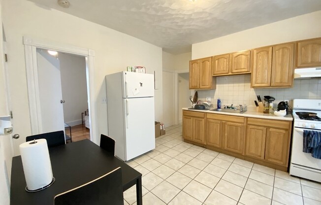 3 beds, 1 bath, $3,200, Unit 2