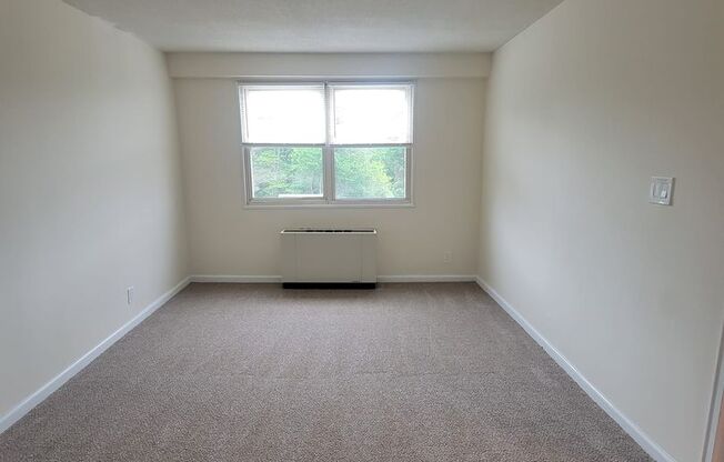 2 beds, 1 bath, 860 sqft, $2,100, Unit 3F