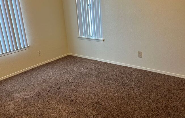 2 beds, 1 bath, 861 sqft, $970, Unit 54