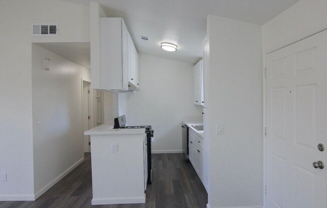 Remodeled 2 bed/2 bath condo for rent in Riverside!