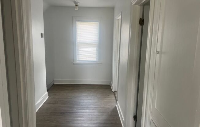 3 beds, 1 bath, $1,200, Unit 2