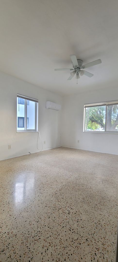 Studio, 1 bath, 400 sqft, $1,650, Unit 5