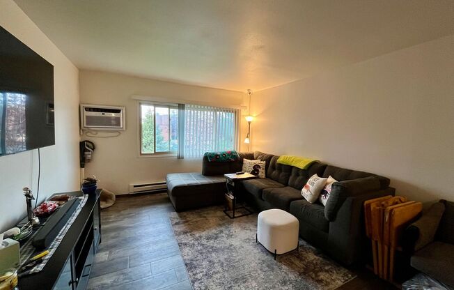 2 beds, 1.5 baths, $1,350, Unit 218