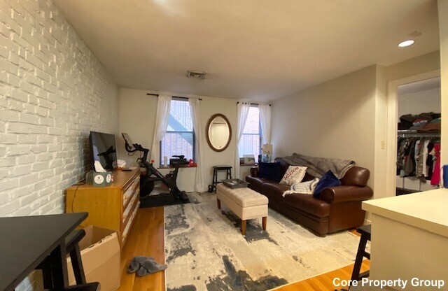 12 GREENOUGH Ln.