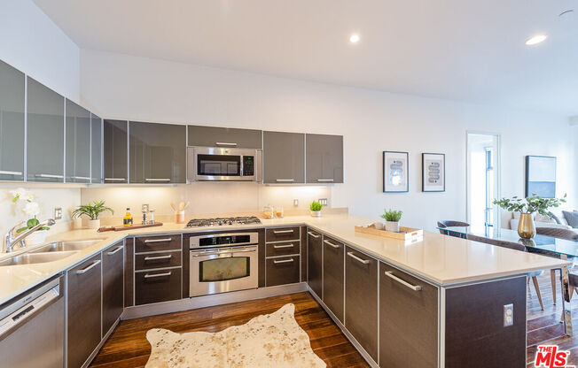2 beds, 2 baths, 1,200 sqft, $3,900, Unit 1412