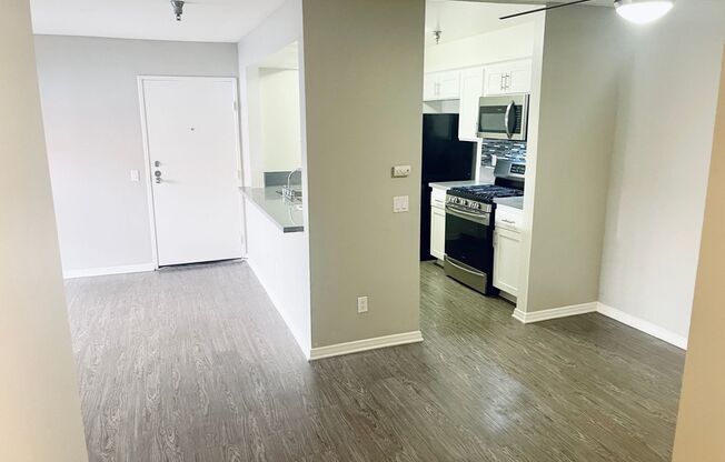 1 bed, 1 bath, 650 sqft, $2,450