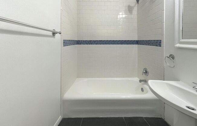 Studio, 1 bath, 450 sqft, $1,995, Unit 206