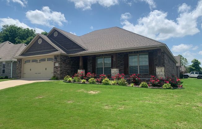 Beautiful 3 Bedroom Home in Prairie Grove, AR!