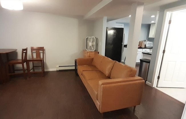 2 beds, 1 bath, 1,000 sqft, $2,600, Unit 1