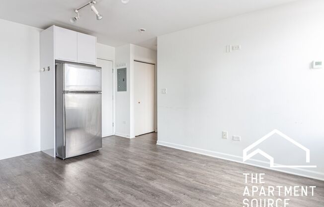 UPTOWN Rehabbed 1 Bed 1 Bath By LAKE AND RED LINE