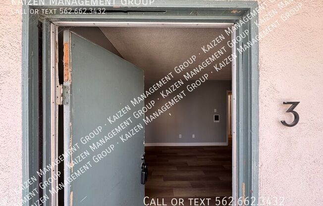 1090 WALNUT AVE