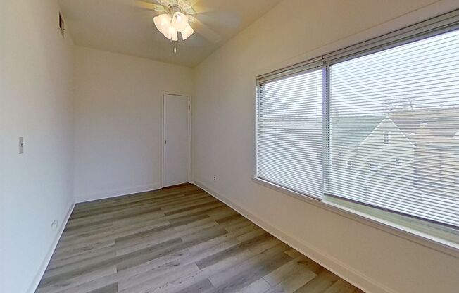 Top Floor North Center One Bed plus Den