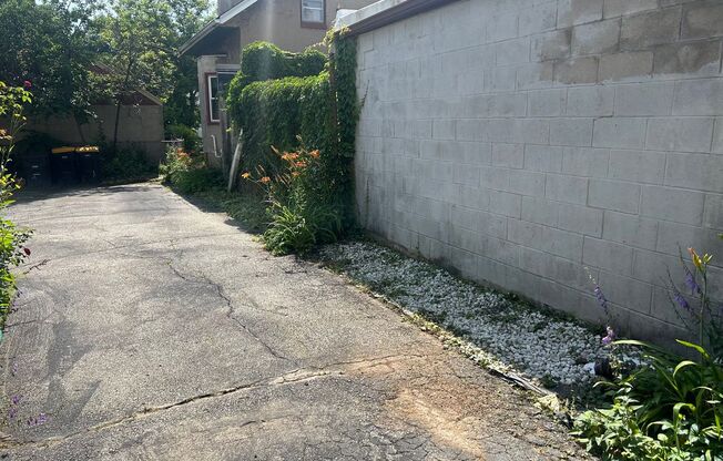 306 N 71st St lower