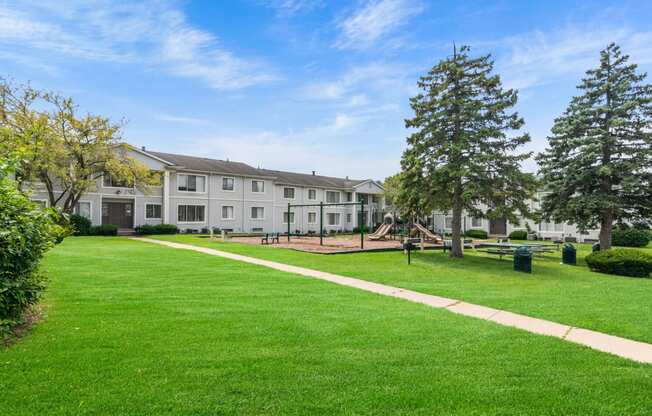 apartments with a pool in auburn hills mi