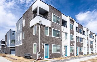 Three Story New Built Townhome in Aurora