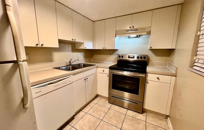 1 bed, 1 bath, $1,300, Unit unit 202