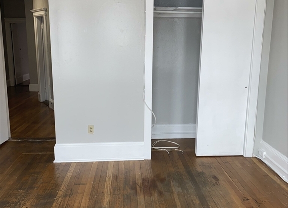 2 beds, 1 bath, 550 sqft, $3,300, Unit 17