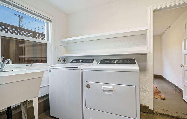 2 beds, 1 bath, $4,100, Unit 1842 Harvard Drive