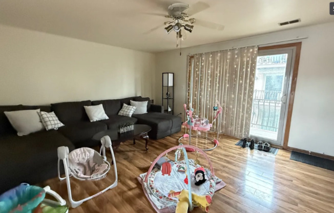 6142 W 63 ST