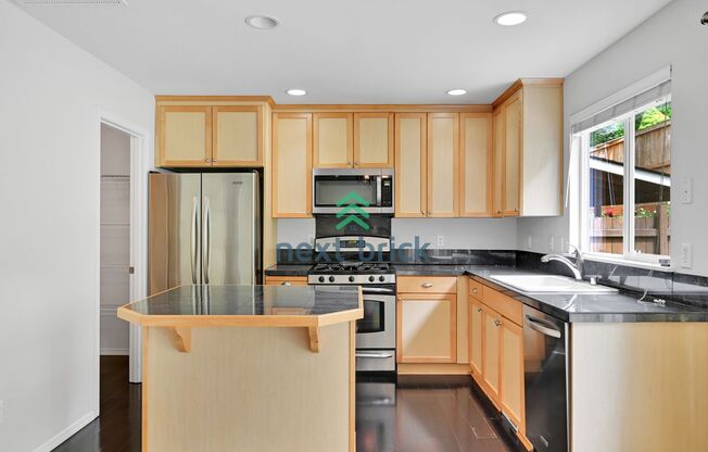 3 BEDS & 2.5 BATH SINGLE FAMILY HOUSE FOR RENT